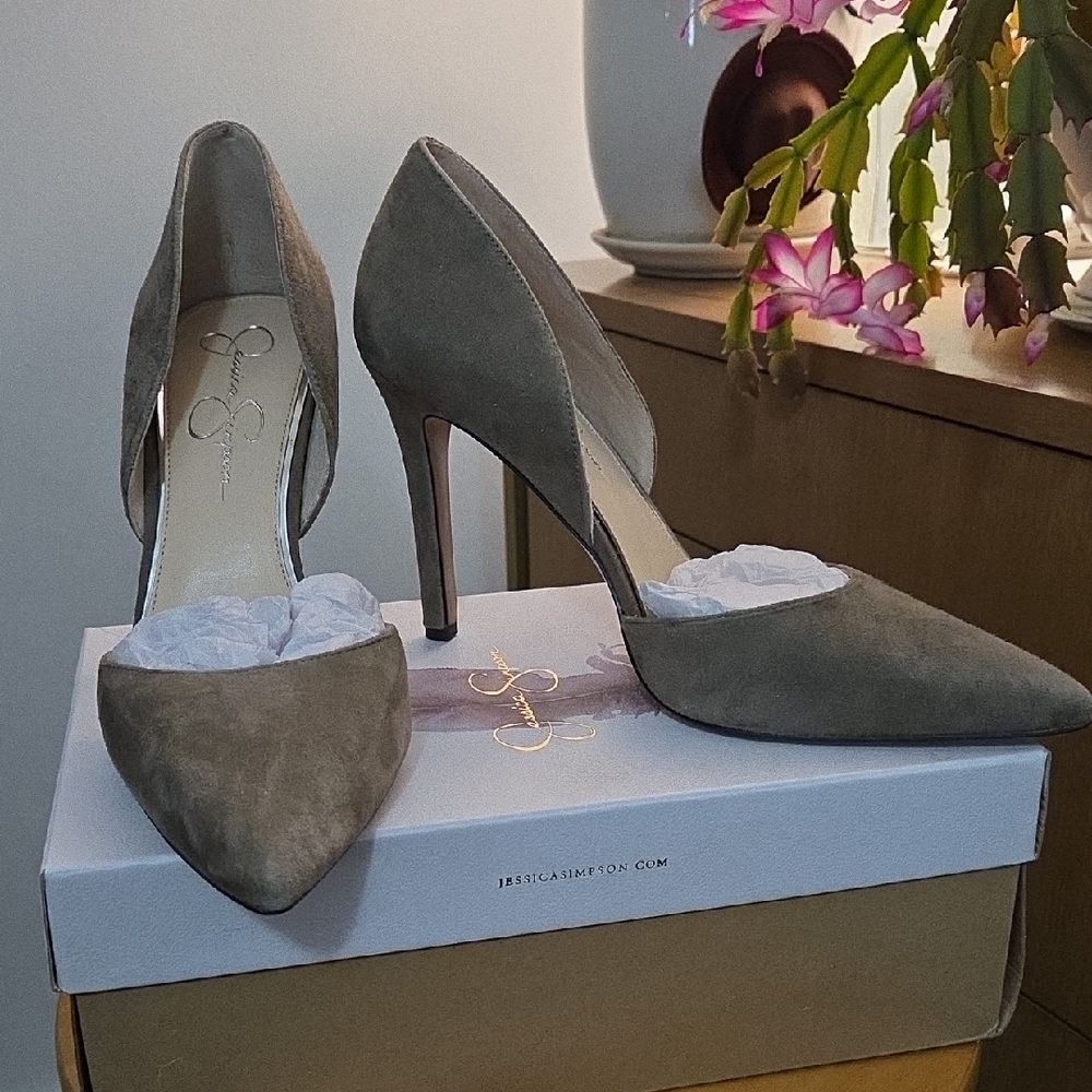 NWOT.  Suede Dress Pumps